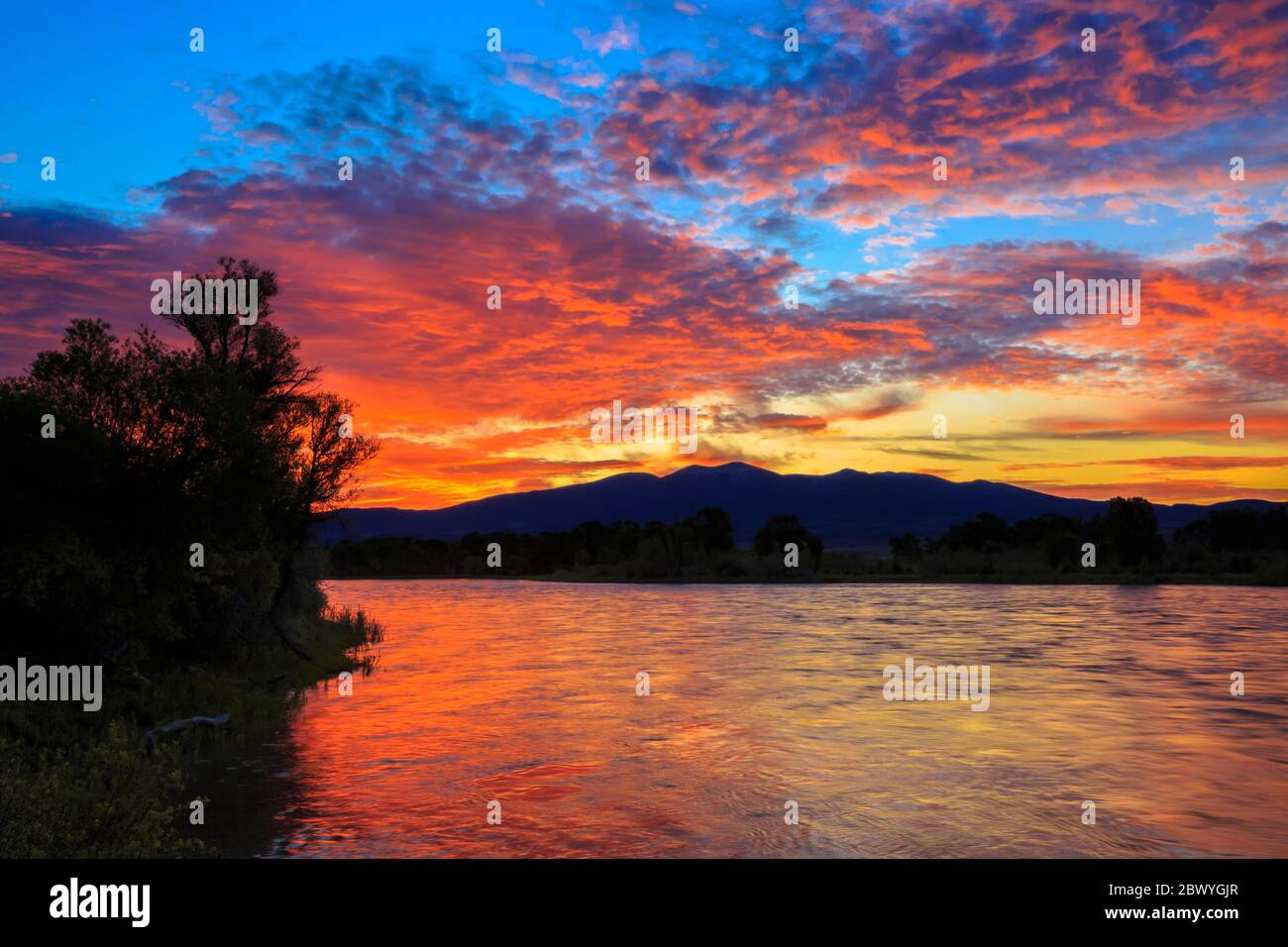lever de soleil sur le fleuve missouri à townsend, montana Banque D'Images