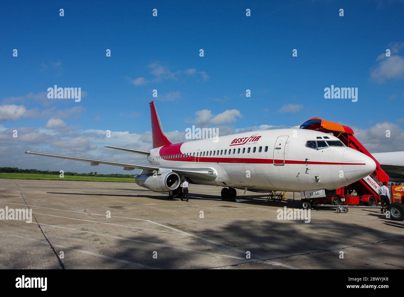 Meilleur avion Boeing 737-200 à l'aéroport international de Zia maintenant Hazrat Shah Jalal aéroport international à Dhaka, Bangladesh. Banque D'Images