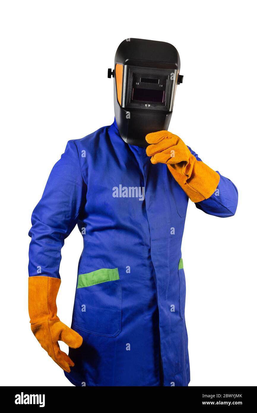 Photo isolée d'un soudeur en robe de protection, casque et gants debout sur fond blanc. Banque D'Images