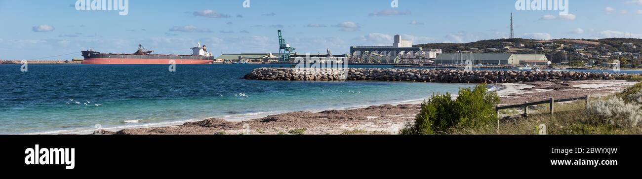 Esperance Australie occidentale 11 novembre 2019 : vue panoramique du port industriel d'Esperance dans la lumière de la fin de l'après-midi Banque D'Images