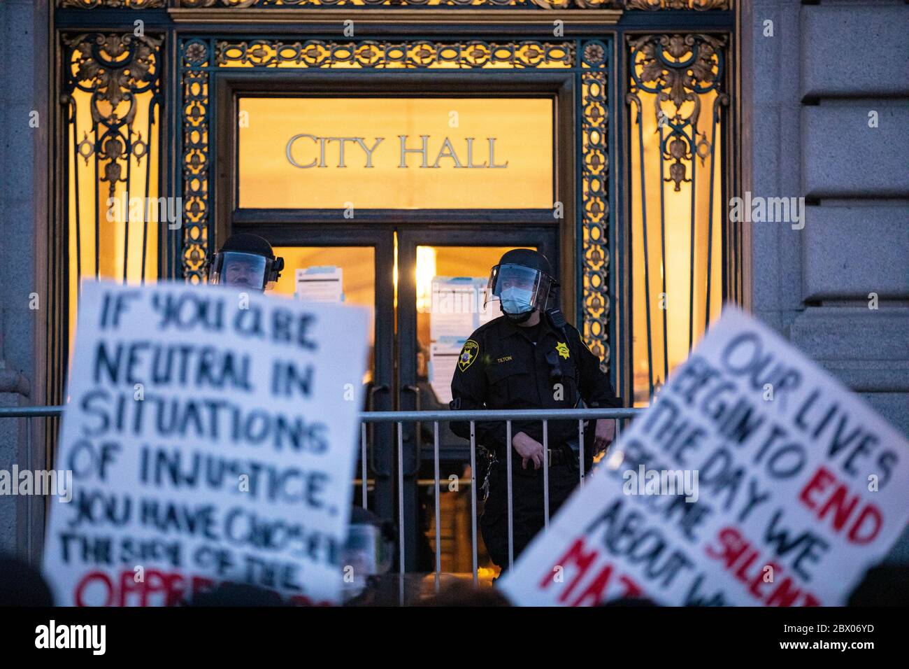 Manifestations pacifiques à San Francisco en réponse au meurtre de George Floyd et d'autres personnes en détention Banque D'Images