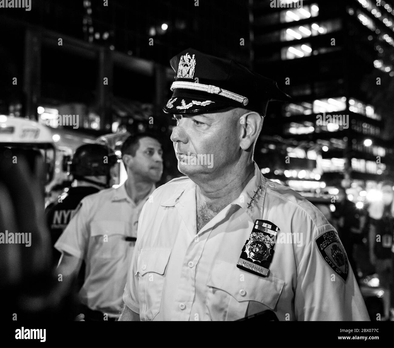 New York, NY - 3 juin 2020 : Terence Monahan s'exprime à la pression lors de l'arrestation après une violation du couvre-feu lors de la pandémie COVID-19 et une protestation contre le meurtre de George Floyd à Manhattan Banque D'Images