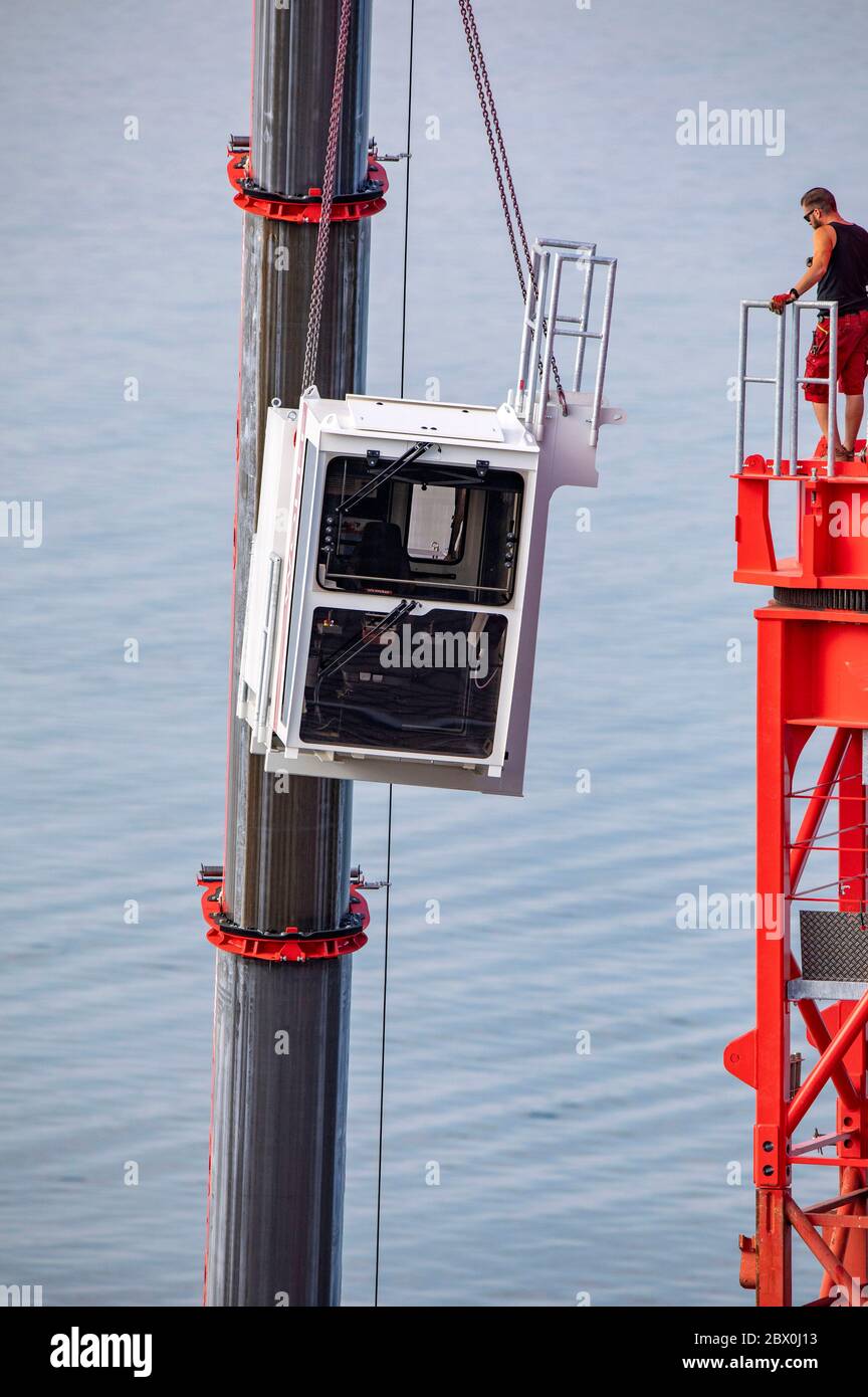 Meersburg, Allemagne. 03ème juin 2020. Démontage de la grue à tour au port de Meersburg-Constance. Meersburg, 03.06.2020 | usage dans le monde crédit : dpa/Alay Live News Banque D'Images