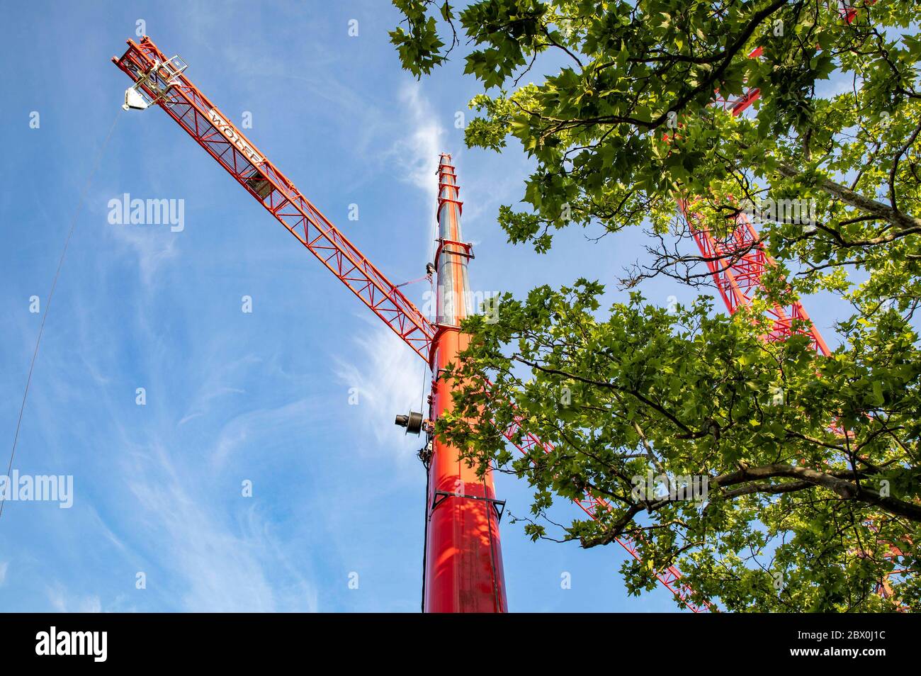 Meersburg, Allemagne. 03ème juin 2020. Démontage de la grue à tour au port de Meersburg-Constance. Meersburg, 03.06.2020 | usage dans le monde crédit : dpa/Alay Live News Banque D'Images