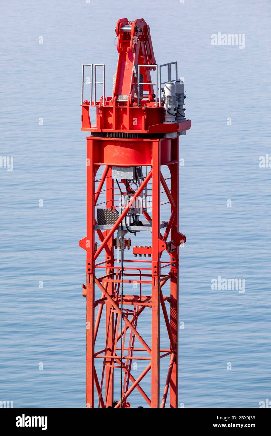 Meersburg, Allemagne. 03ème juin 2020. Démontage de la grue à tour au port de Meersburg-Constance. Meersburg, 03.06.2020 | usage dans le monde crédit : dpa/Alay Live News Banque D'Images