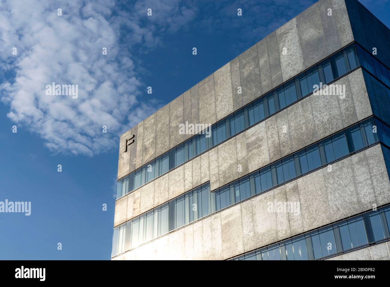 Façade de l'Université des Arts de Folkwang, sur le site du patrimoine mondial Zeche Zollverein, NRW, Allemagne Banque D'Images