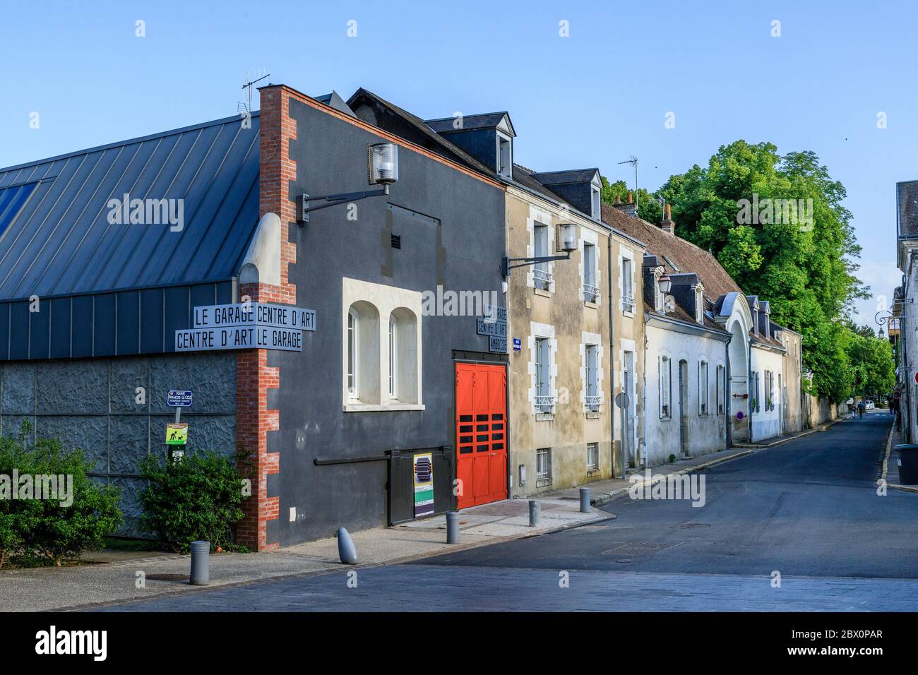 France, Indre et Loire, Vallée de la Loire classée au patrimoine mondial par l'UNESCO, Amboise, le garage Centre d'Art // France, Indre-et-Loire (37), Val de Loire Banque D'Images