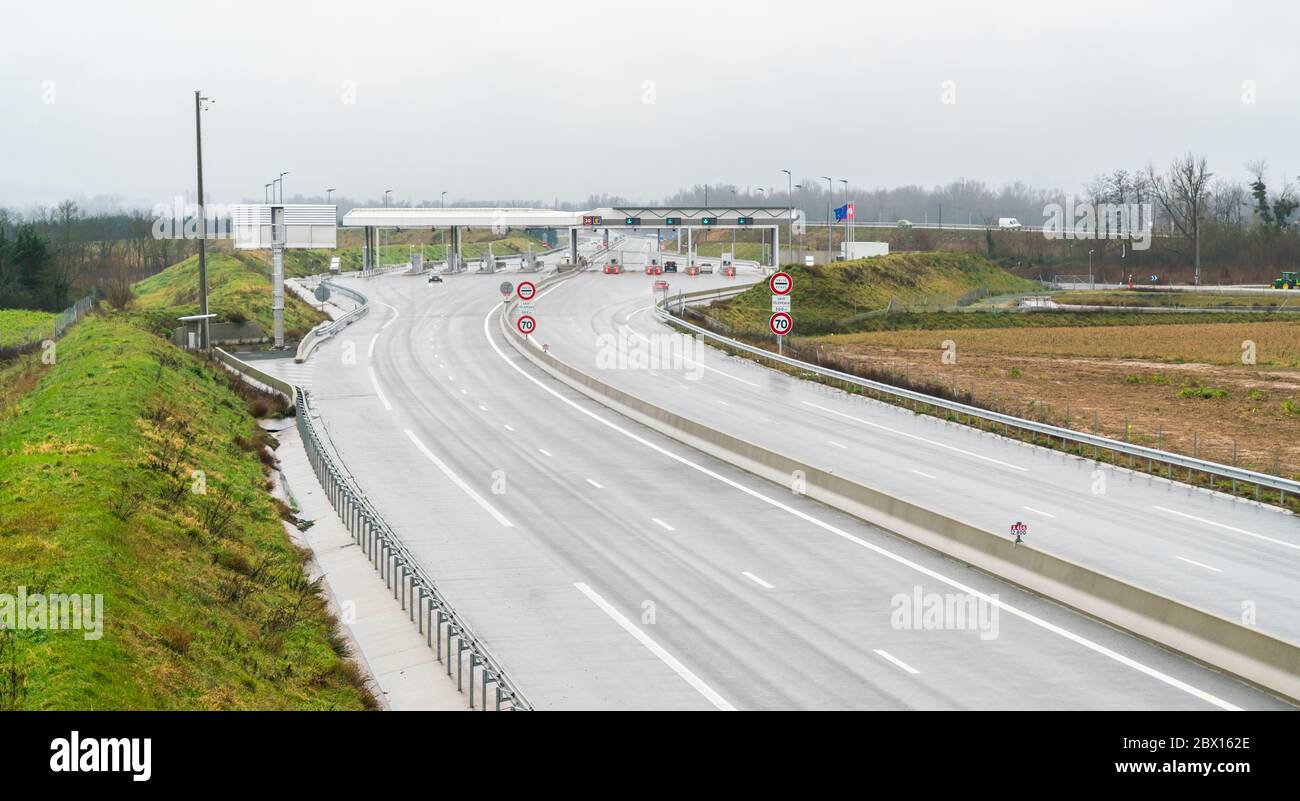 Quincieux, France 4 janvier 2020 - Gare de (péage de) Quincieux sur l'autoroute A466 vers la route du soleil (chemin vers le soleil) au centre de Banque D'Images