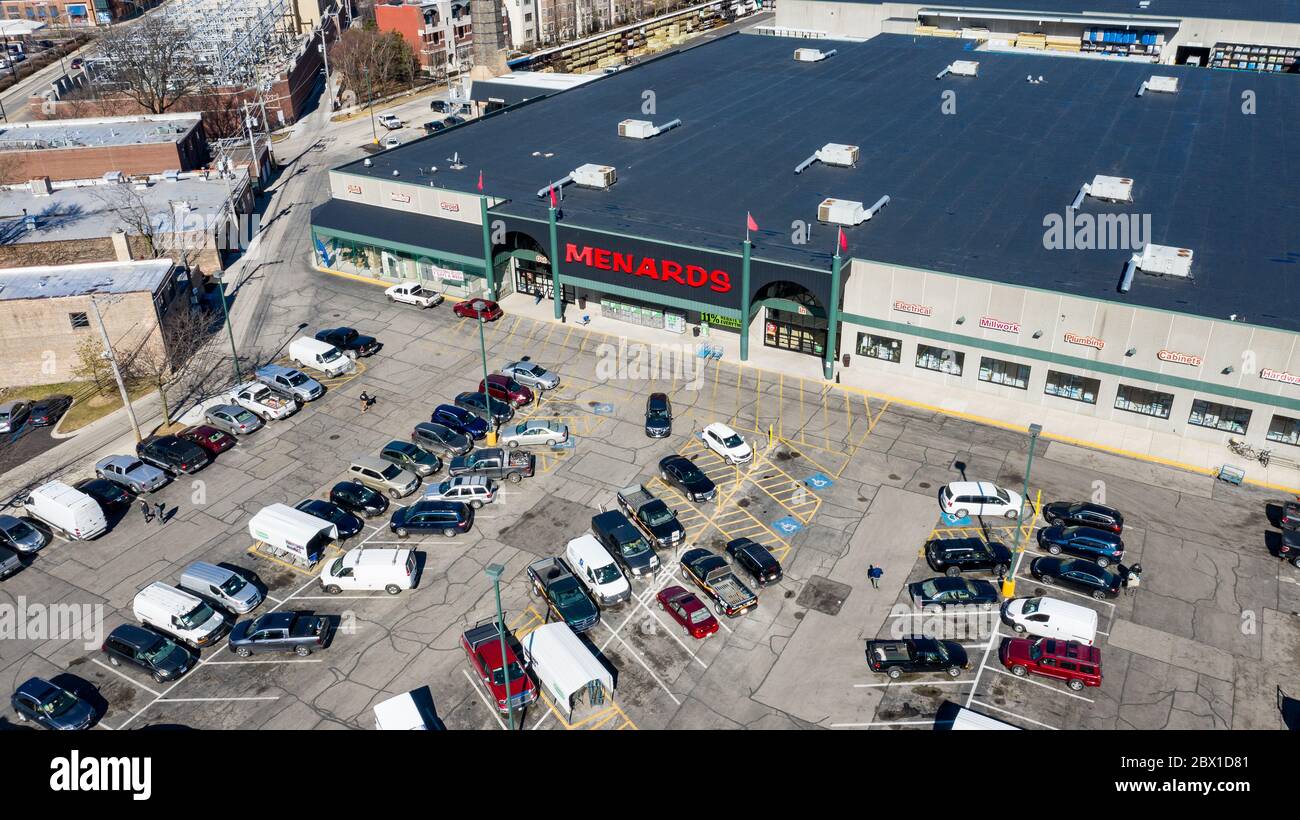 Vue aérienne de Menards, une grande chaîne de magasins d'amélioration de la maison du Midwest, basée dans le Wisconsin et appartenant à des familles depuis 1958. Banque D'Images