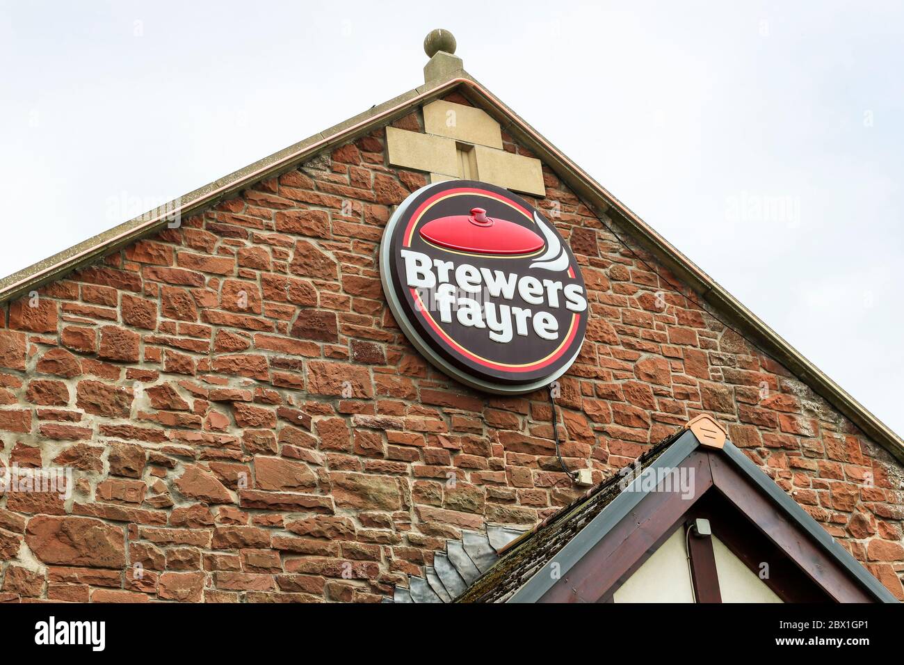 Logo du restaurant Brewers Fayre, au-dessus d'un point de vente de produits alimentaires, Prestwick, Écosse, Royaume-Uni Banque D'Images