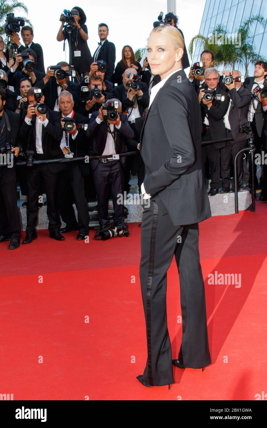 Charlize Theron assiste à la première du dernier visage au 69e Festival de Cannes le 20 mai 2016 Banque D'Images