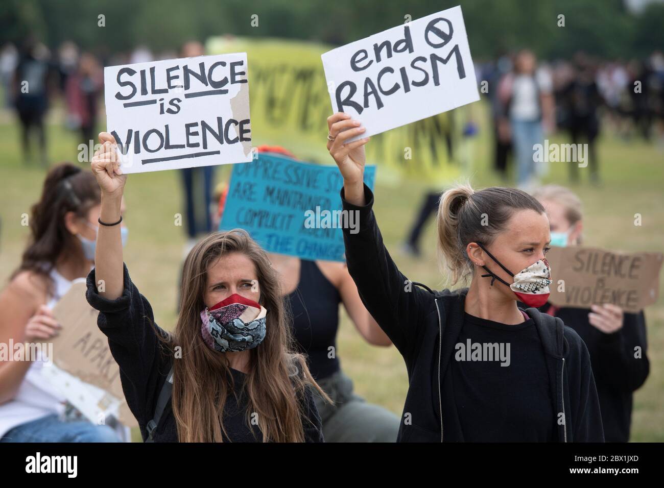 Les Black Lives comptent des manifestations à Londres, au Royaume-Uni. 03 juin 2020. Les manifestants participent à une manifestation organisée par le groupe Black Lives Matter à Hyde Park pour l'américain George Floyd qui est mort alors qu'il était arrêté par la police américaine Derek Chauvin. Sa mort a provoqué des troubles civils dans certaines villes américaines. Banque D'Images