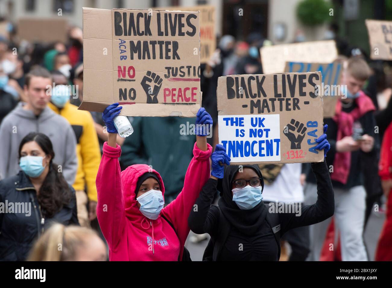 Les Black Lives comptent des manifestations à Londres, au Royaume-Uni. 03 juin 2020. Les manifestants participent à une manifestation organisée par le groupe Black Lives Matter à Hyde Park pour l'américain George Floyd qui est mort alors qu'il était arrêté par la police américaine Derek Chauvin. Sa mort a provoqué des troubles civils dans certaines villes américaines. Banque D'Images