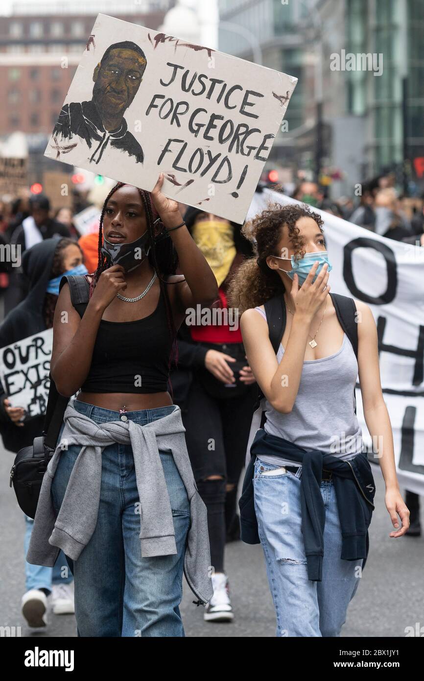 Les Black Lives comptent des manifestations à Londres, au Royaume-Uni. 03 juin 2020. Les manifestants participent à une manifestation organisée par le groupe Black Lives Matter à Hyde Park pour l'américain George Floyd qui est mort alors qu'il était arrêté par la police américaine Derek Chauvin. Sa mort a provoqué des troubles civils dans certaines villes américaines. Banque D'Images