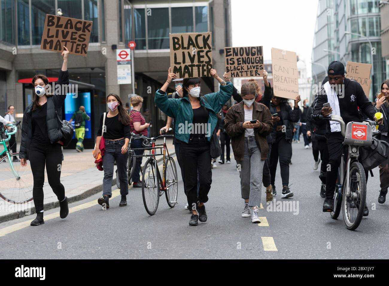Les Black Lives comptent des manifestations à Londres, au Royaume-Uni. 03 juin 2020. Les manifestants participent à une manifestation organisée par le groupe Black Lives Matter à Hyde Park pour l'américain George Floyd qui est mort alors qu'il était arrêté par la police américaine Derek Chauvin. Sa mort a provoqué des troubles civils dans certaines villes américaines. Banque D'Images
