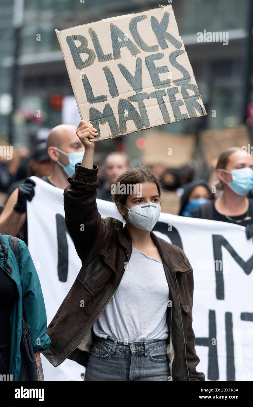 Les Black Lives comptent des manifestations à Londres, au Royaume-Uni. 03 juin 2020. Les manifestants participent à une manifestation organisée par le groupe Black Lives Matter à Hyde Park pour l'américain George Floyd qui est mort alors qu'il était arrêté par la police américaine Derek Chauvin. Sa mort a provoqué des troubles civils dans certaines villes américaines. Banque D'Images
