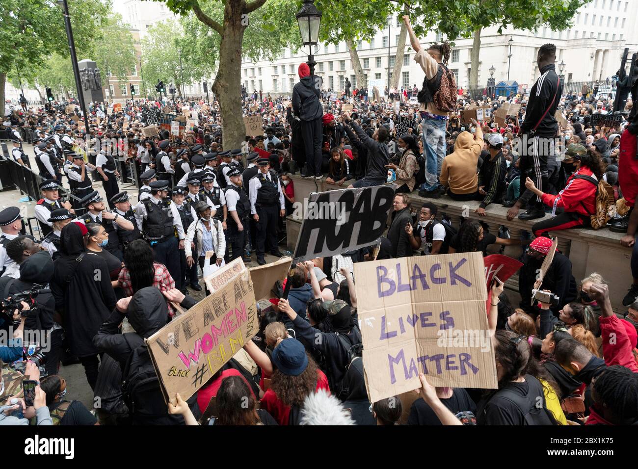 Les Black Lives comptent des manifestations à Londres, au Royaume-Uni. 03 juin 2020. Les manifestants participent à une manifestation organisée par le groupe Black Lives Matter à Hyde Park pour l'américain George Floyd qui est mort alors qu'il était arrêté par la police américaine Derek Chauvin. Sa mort a provoqué des troubles civils dans certaines villes américaines. Banque D'Images