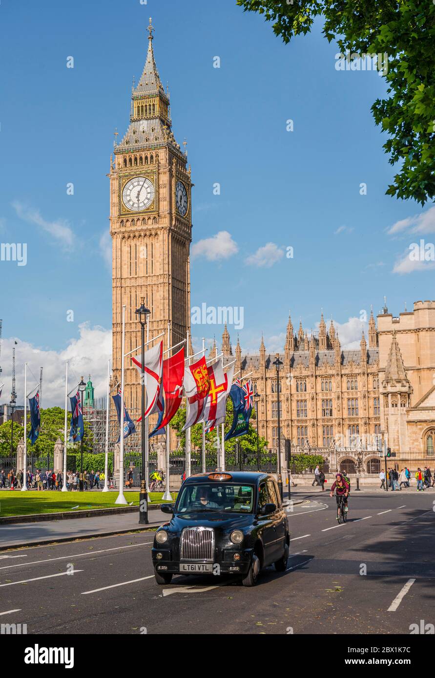 Taxi Cab, Palais de Westminster, chambres du Parlement, Big Ben, Cité de Westminster, Londres, Angleterre, Royaume-Uni Banque D'Images