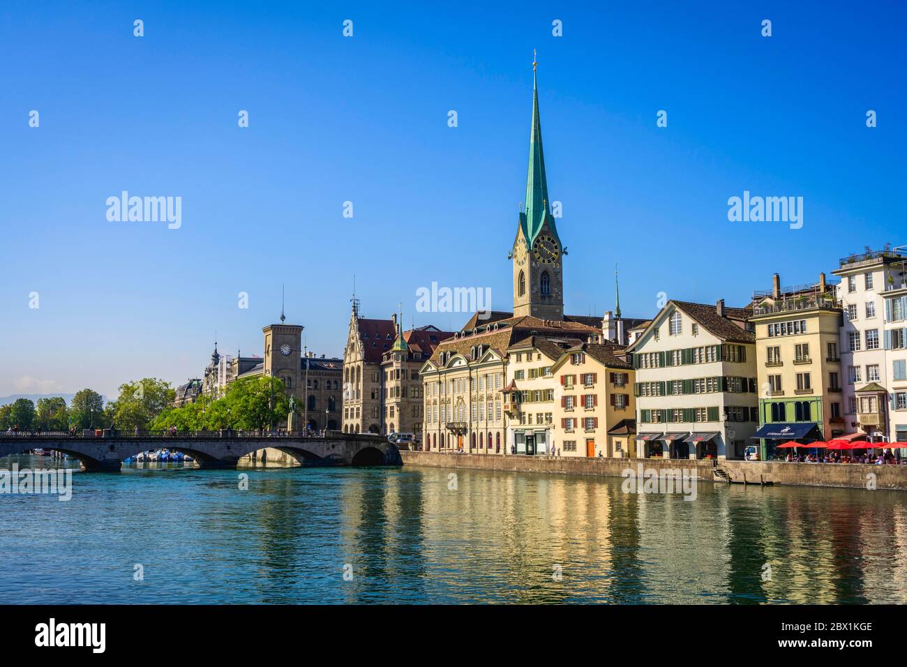 Eglise Fraumuenster, Pont Muenster et rivière Limmat, vieille ville de Zurich, Zurich, Canton de Zurich, Suisse Banque D'Images