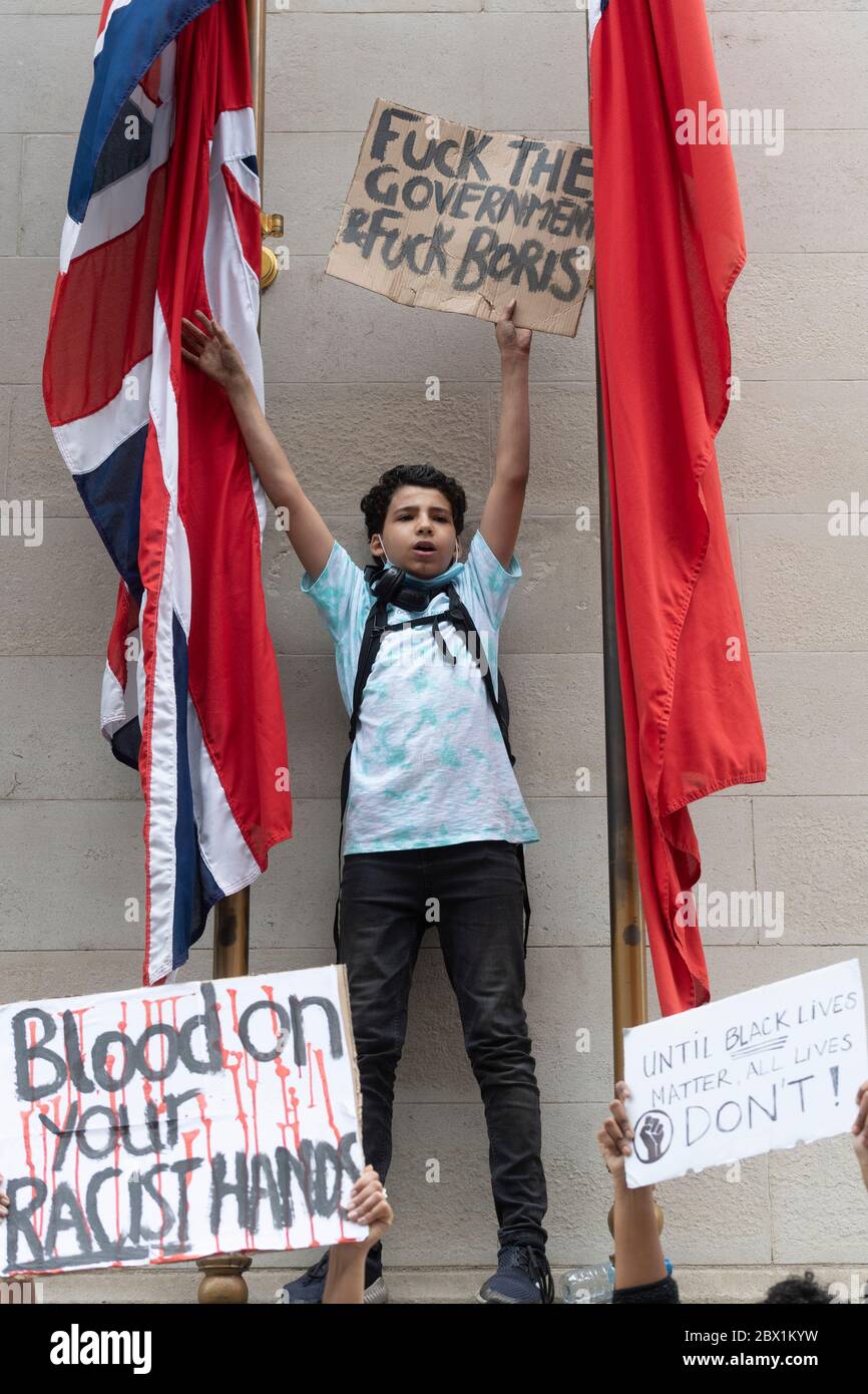 Les Black Lives comptent des manifestations à Londres, au Royaume-Uni. 03 juin 2020. Les manifestants participent à une manifestation organisée par le groupe Black Lives Matter à Hyde Park pour l'américain George Floyd qui est mort alors qu'il était arrêté par la police américaine Derek Chauvin. Sa mort a provoqué des troubles civils dans certaines villes américaines. Banque D'Images