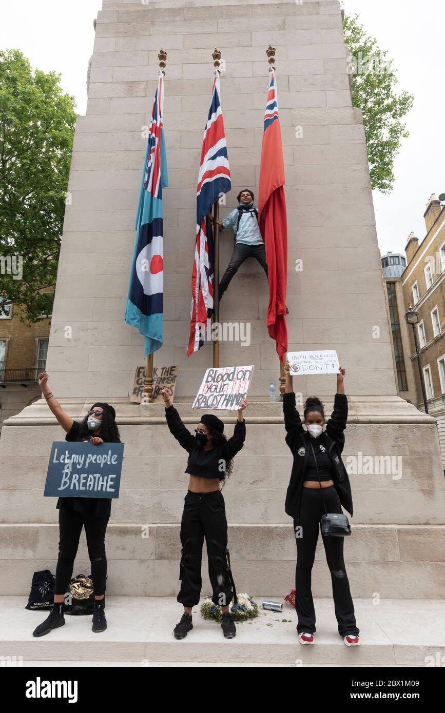 Les Black Lives comptent des manifestations à Londres, au Royaume-Uni. 03 juin 2020. Les manifestants participent à une manifestation organisée par le groupe Black Lives Matter à Hyde Park pour l'américain George Floyd qui est mort alors qu'il était arrêté par la police américaine Derek Chauvin. Sa mort a provoqué des troubles civils dans certaines villes américaines. Banque D'Images