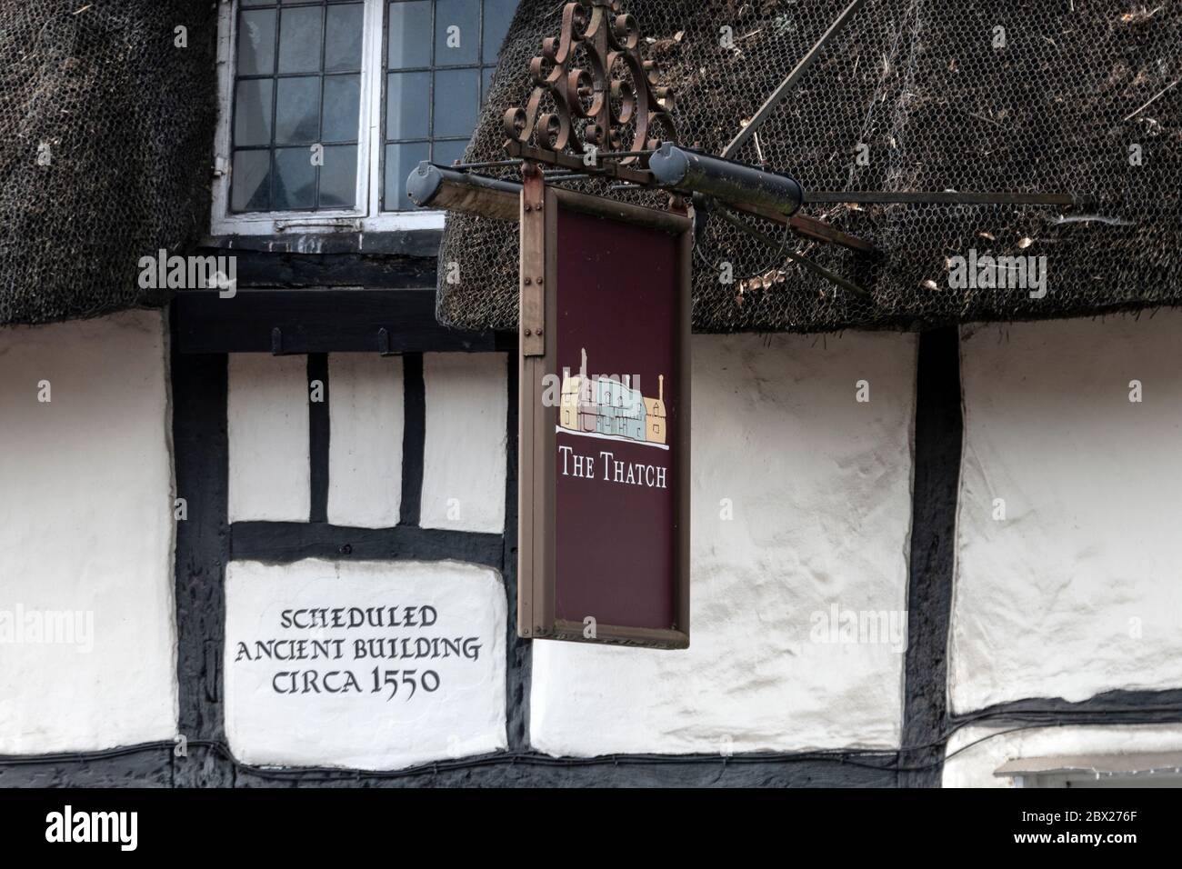 Un bâtiment de toit de chaume appelé‚ le chaume‚ est un restaurant construit en 1550. Il est sur la Basse haute rue dans la ville de marché de Thame dans Oxfordshire, BRI Banque D'Images