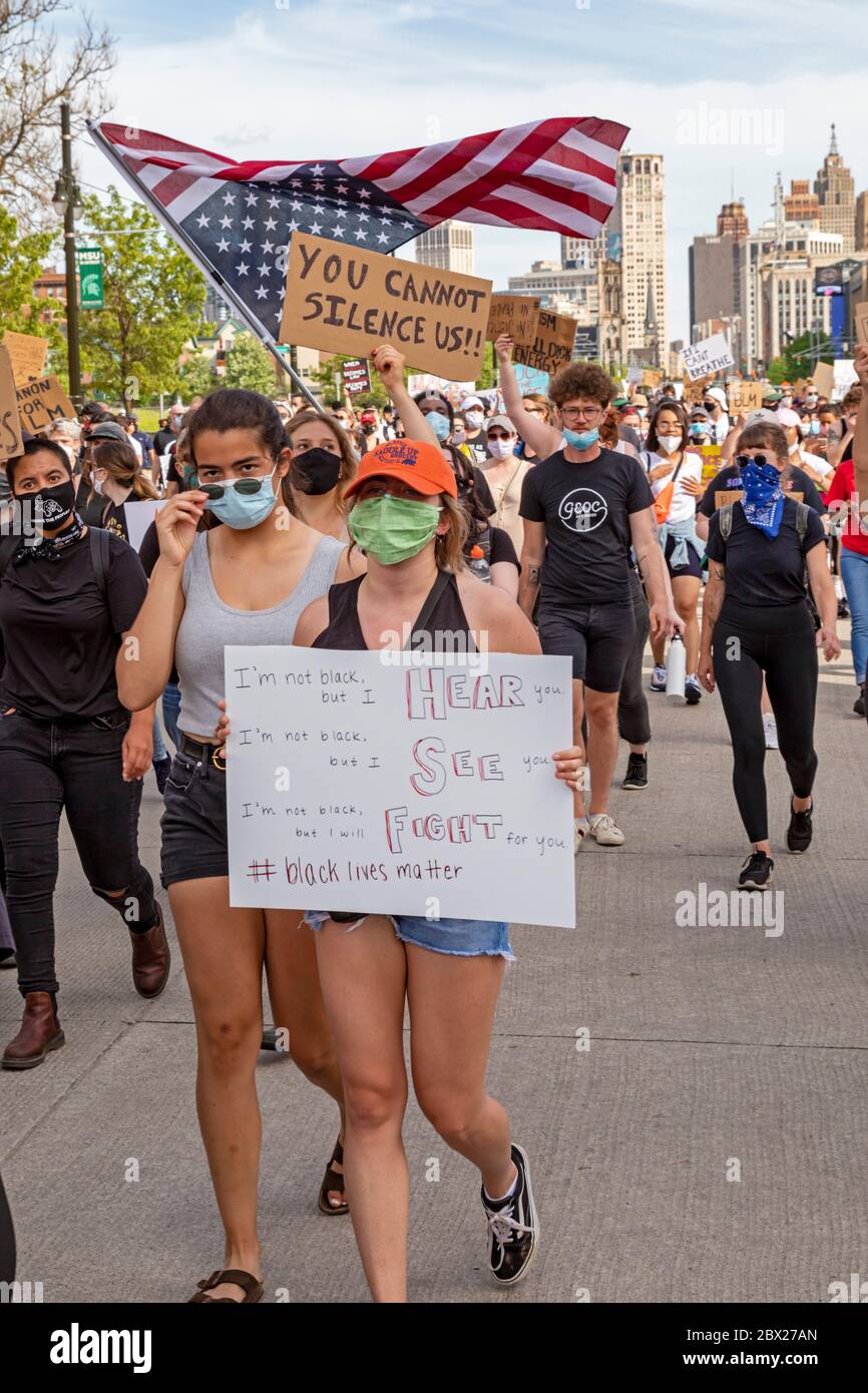 Detroit, États-Unis. 03ème juin 2020. Detroit, Michigan - pour la sixième journée consécutive, des manifestants ont défilé à Detroit pour protester contre la brutalité policière et le meurtre par la police de George Floyd à Minneapolis. Crédit : Jim West/Alay Live News Banque D'Images