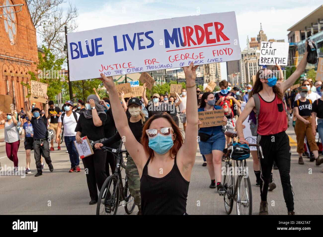 Detroit, États-Unis. 03ème juin 2020. Detroit, Michigan - pour la sixième journée consécutive, des manifestants ont défilé à Detroit pour protester contre la brutalité policière et le meurtre par la police de George Floyd à Minneapolis. Crédit : Jim West/Alay Live News Banque D'Images