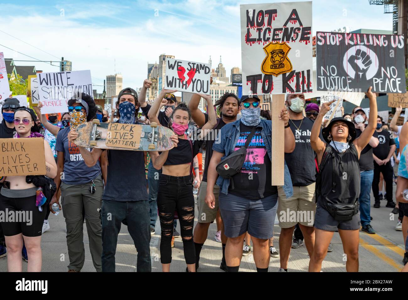 Detroit, États-Unis. 03ème juin 2020. Detroit, Michigan - pour la sixième journée consécutive, des manifestants ont défilé à Detroit pour protester contre la brutalité policière et le meurtre par la police de George Floyd à Minneapolis. Crédit : Jim West/Alay Live News Banque D'Images