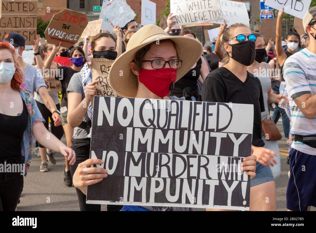 Detroit, États-Unis. 03ème juin 2020. Detroit, Michigan - pour la sixième journée consécutive, des manifestants ont défilé à Detroit pour protester contre la brutalité policière et le meurtre par la police de George Floyd à Minneapolis. Crédit : Jim West/Alay Live News Banque D'Images