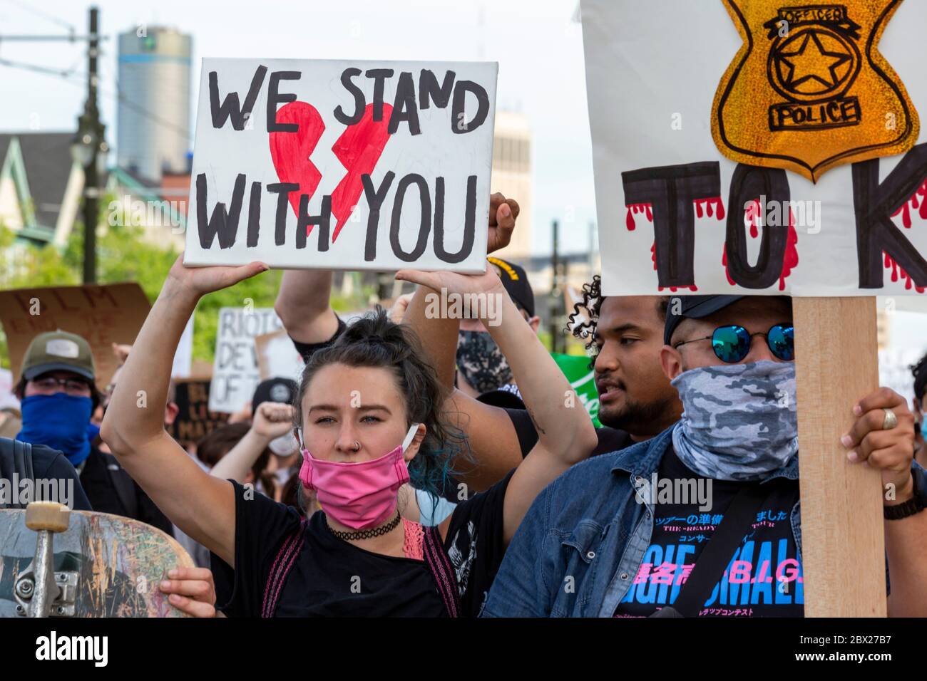 Detroit, États-Unis. 03ème juin 2020. Detroit, Michigan - pour la sixième journée consécutive, des manifestants ont défilé à Detroit pour protester contre la brutalité policière et le meurtre par la police de George Floyd à Minneapolis. Crédit : Jim West/Alay Live News Banque D'Images