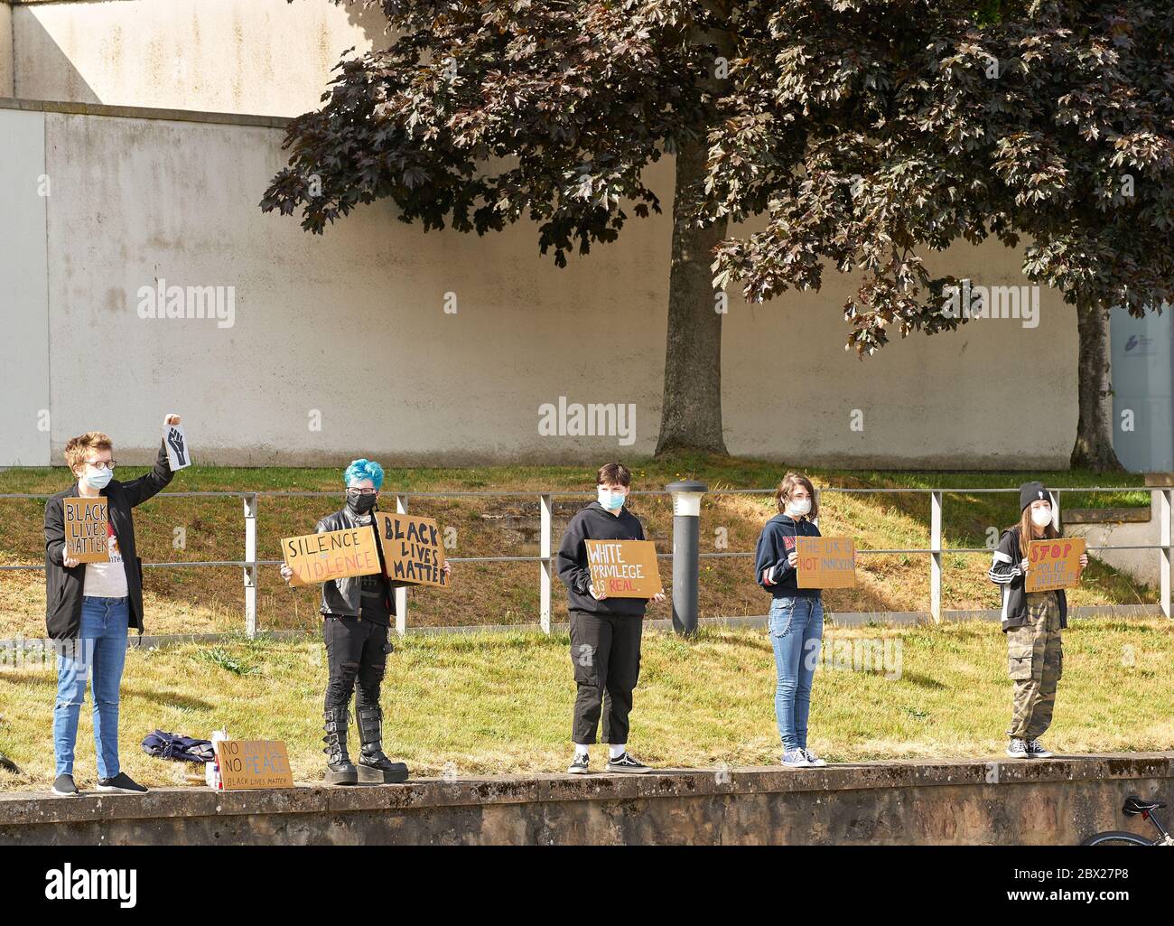 Poste de police de Nairn, 69 King Street, Nairn, Highlands, Royaume-Uni. 4 juin 2020. UKIV12 4BQ. Il s'agit d'une manifestation très pacifique relative à la mort de George Floyd en Amérique. Crédit : JASPERIMAGE/Alamy Live News Banque D'Images