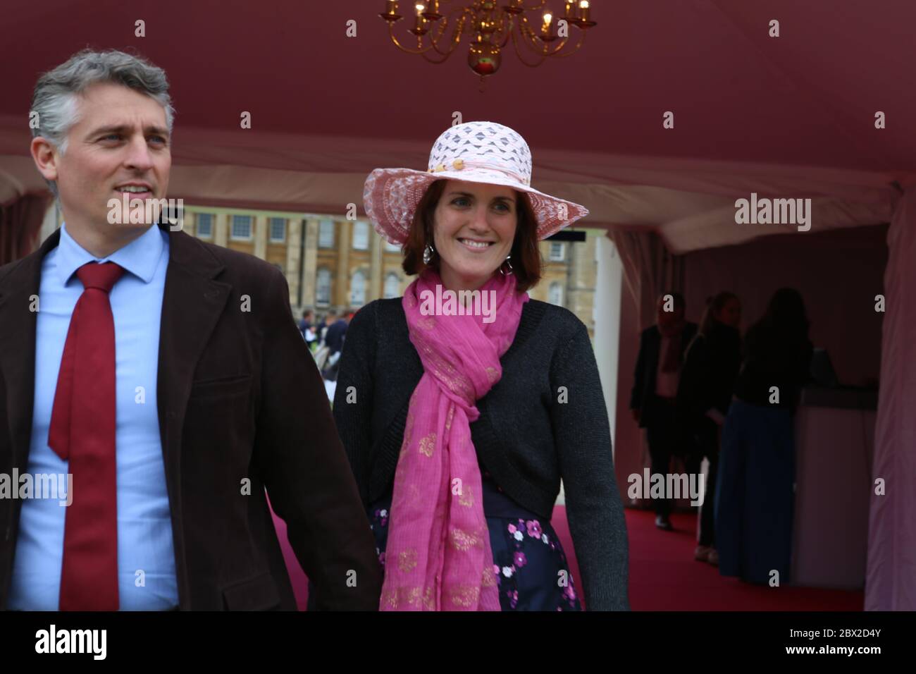 Salon privé célèbre son 10e anniversaire en 2015 avec l'annonce aujourd'hui qu'il s'est relocalisé dans le magnifique Palais de Blenheim, soulignant encore sa position comme l'événement automobile le plus prestigieux du Royaume-Uni. Fort des réalisations d’une décennie remarquable, qui comprend la création de son Concours d’Elégance comme l’un des 3 plus prestigieux événements automobiles classiques au monde, le déménagement au Palais de Blenheim offre un lieu de destination parfaitement aligné sur l’allure et la réputation du salon privé. Salon privé continuera de conserver sa ligne de données bien établie au début de septembre . Banque D'Images