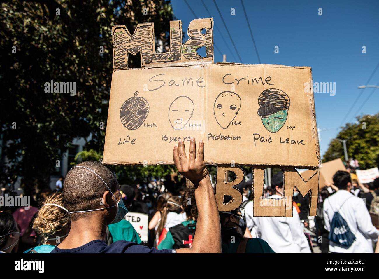 SAN FRANCISCO, CA- JUIN 3 : les manifestants manifestent à Mission High à San Francisco, Californie, le 3 juin 2020 après la mort de George Floyd. (Photo de Chris Tuite/ImageSPACE) Banque D'Images