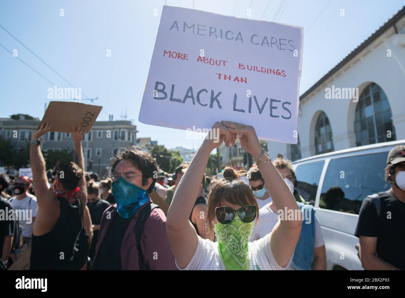 SAN FRANCISCO, CA- JUIN 3 : les manifestants manifestent à Mission High à San Francisco, Californie, le 3 juin 2020 après la mort de George Floyd. (Photo de Chris Tuite/ImageSPACE) Banque D'Images