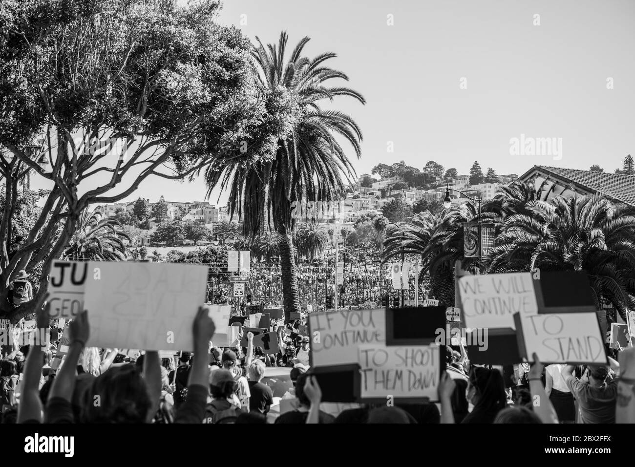 SAN FRANCISCO, CA- JUIN 3: Les manifestants manifestent dans les rues de San Francisco, Californie, le 3 juin 2020 après la mort de George Floyd. (Photo de Chris Tuite/ImageSPACE) Banque D'Images