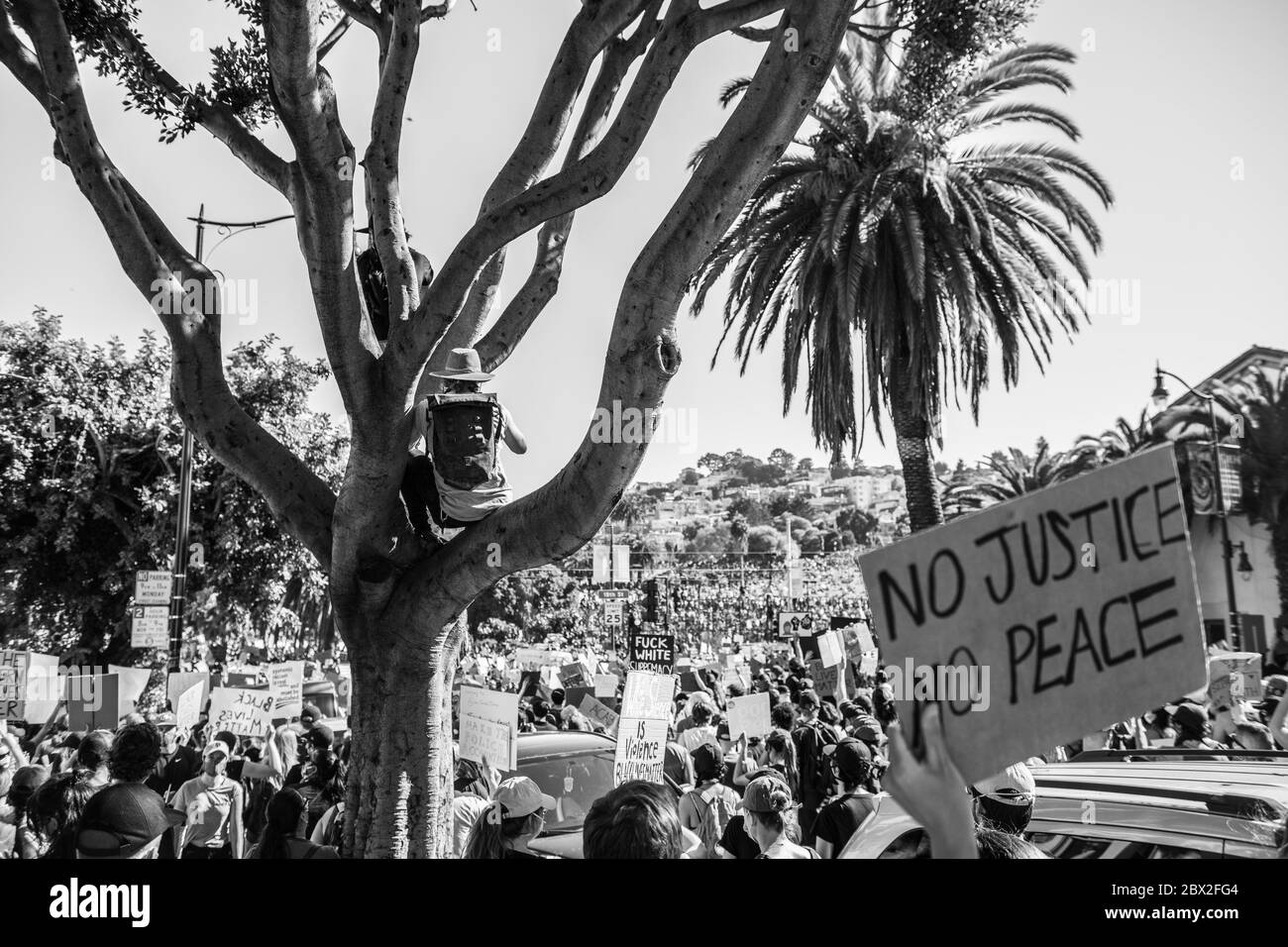 SAN FRANCISCO, CA- JUIN 3: Les manifestants manifestent dans les rues de San Francisco, Californie, le 3 juin 2020 après la mort de George Floyd. (Photo de Chris Tuite/ImageSPACE) Banque D'Images