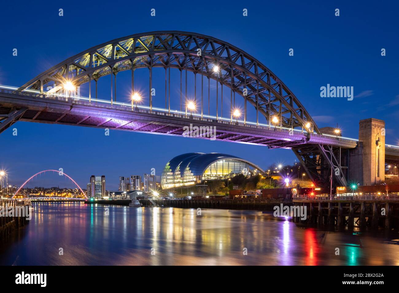 The Tyne Bridge, River Tyne & Sage Center at Night, Newcastle upon Tyne, Tyne & Wear, Angleterre, Royaume-Uni Banque D'Images