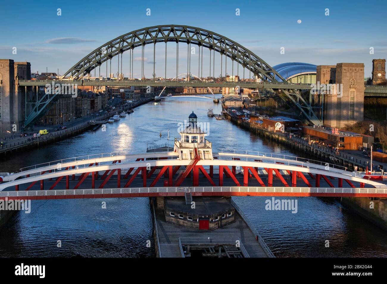 Newcastle Swing Bridge, Tyne Bridge et River Tyne, Newcastle upon Tyne, Tyne & Wear England, Royaume-Uni Banque D'Images