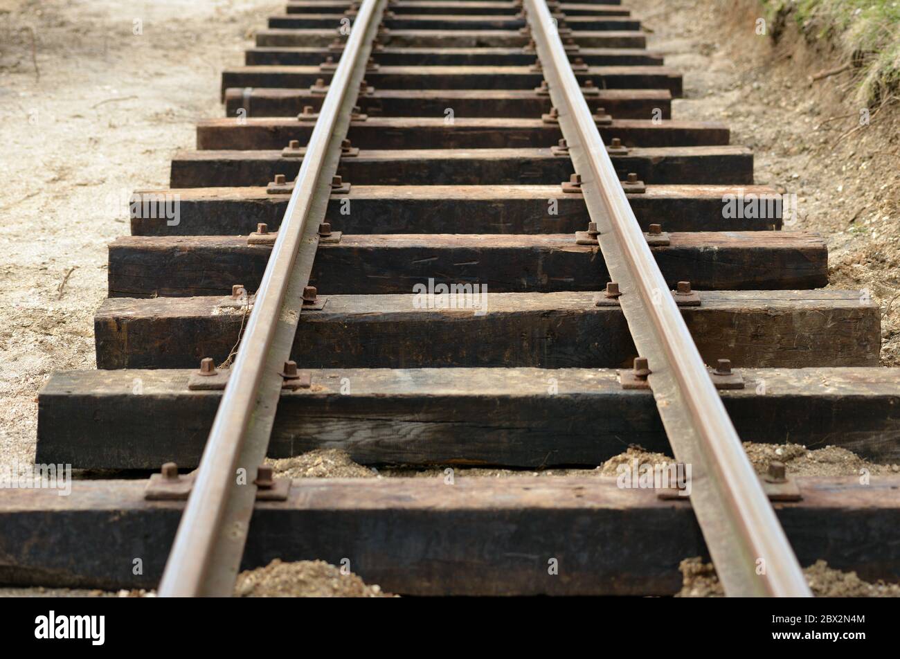 Concept de mise au point sélective d'une voie de chemin de fer unique sur le sable Banque D'Images