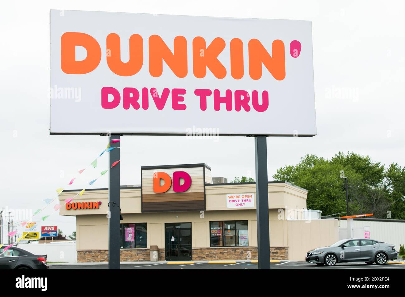 Un logo à l'extérieur d'un restaurant Dunkin' Donuts situé à Douvres, Delaware, le 25 mai 2020. Banque D'Images