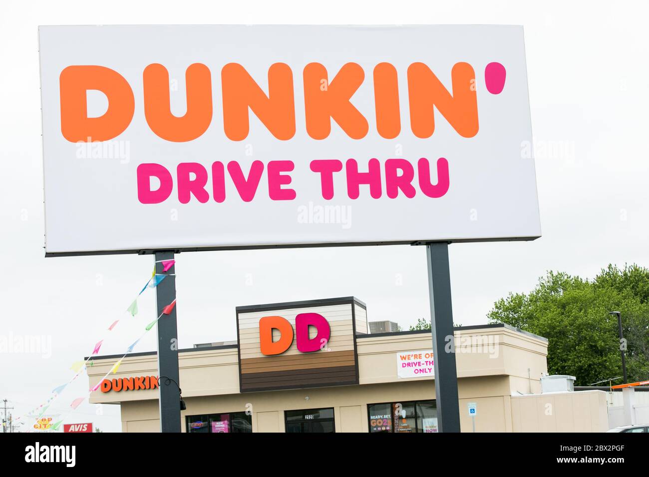 Un logo à l'extérieur d'un restaurant Dunkin' Donuts situé à Douvres, Delaware, le 25 mai 2020. Banque D'Images