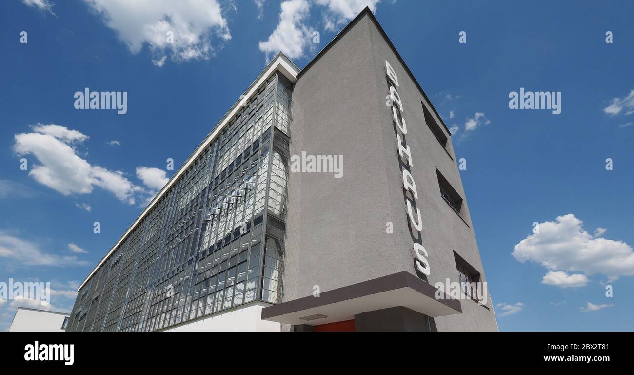 DESSAU, ALLEMAGNE - VERS JUIN 2019 : l'école d'art Bauhaus conçue par l'architecte Walter Gropius en 1925 Banque D'Images
