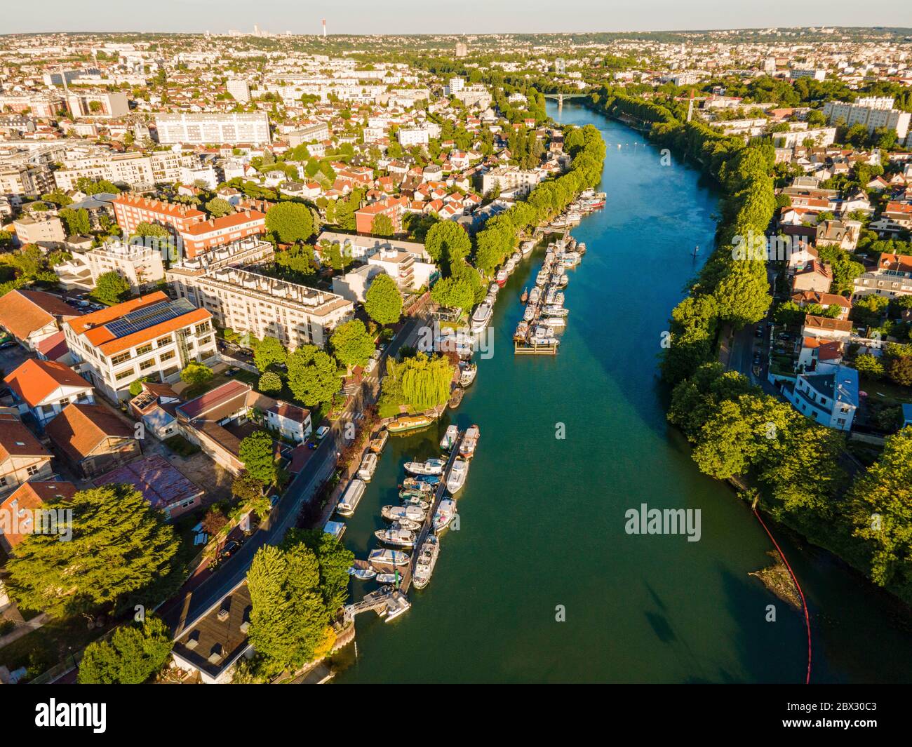 France, Val de Marne, Joinville le Pont, le port de plaisance sur la Marne  (vue aérienne Photo Stock - Alamy