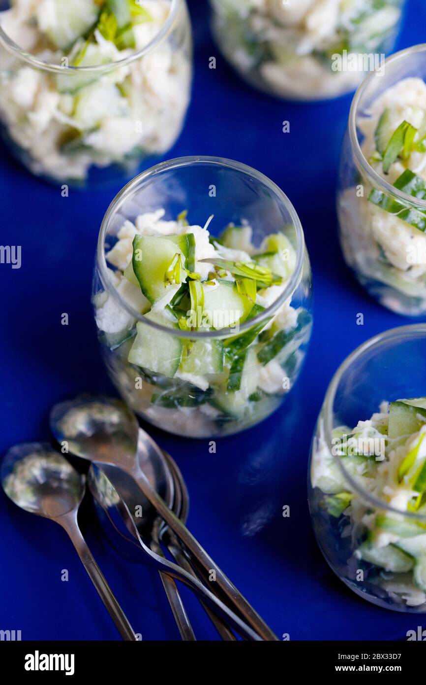Dîner de retour de vacances à l'estragon verrine Banque D'Images