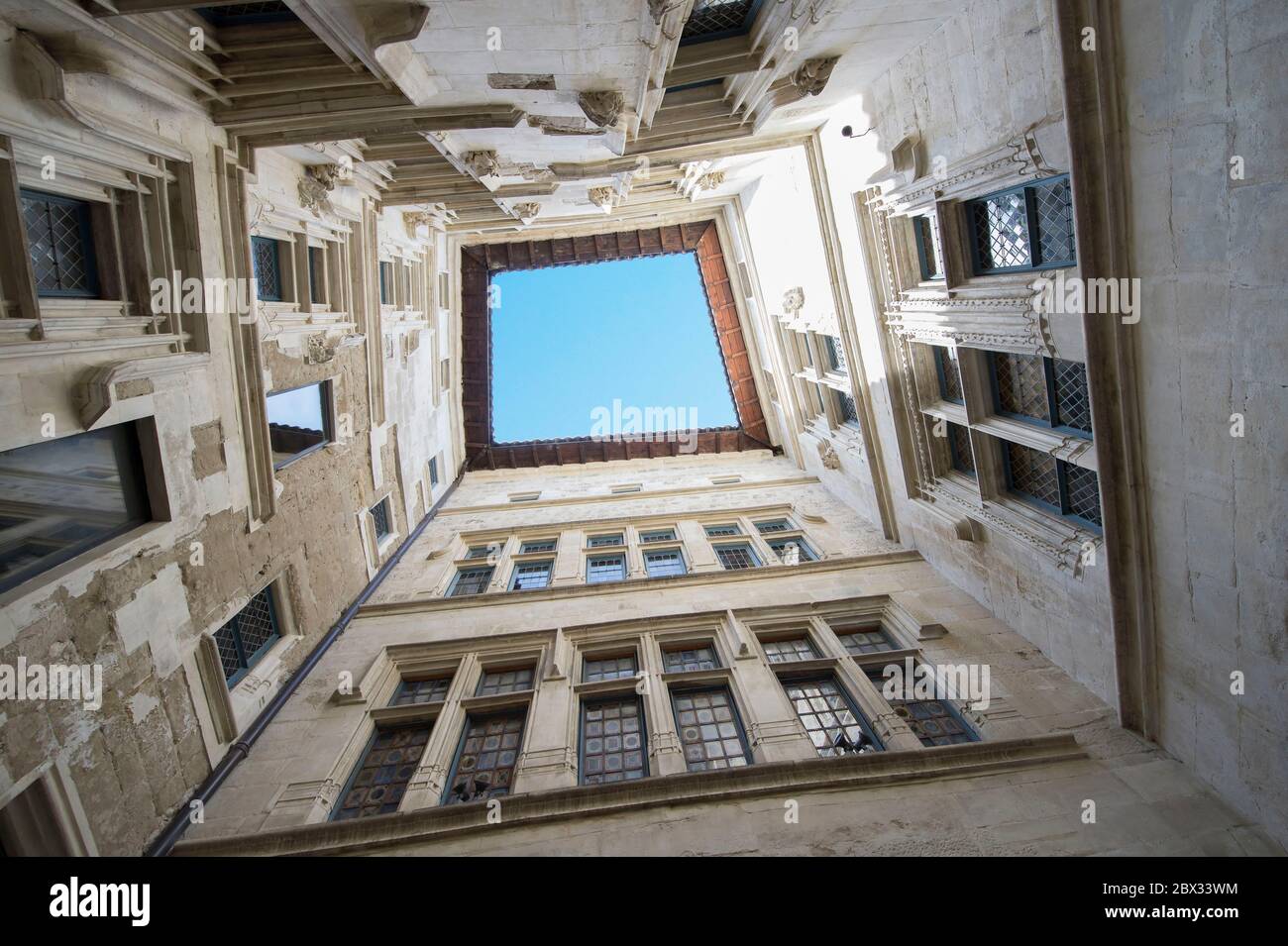 France, Drôme, Valence, la Maison des Tetes au pied de la rue principale, la cour intérieure de cette ancienne demeure du XVIe siècle Banque D'Images
