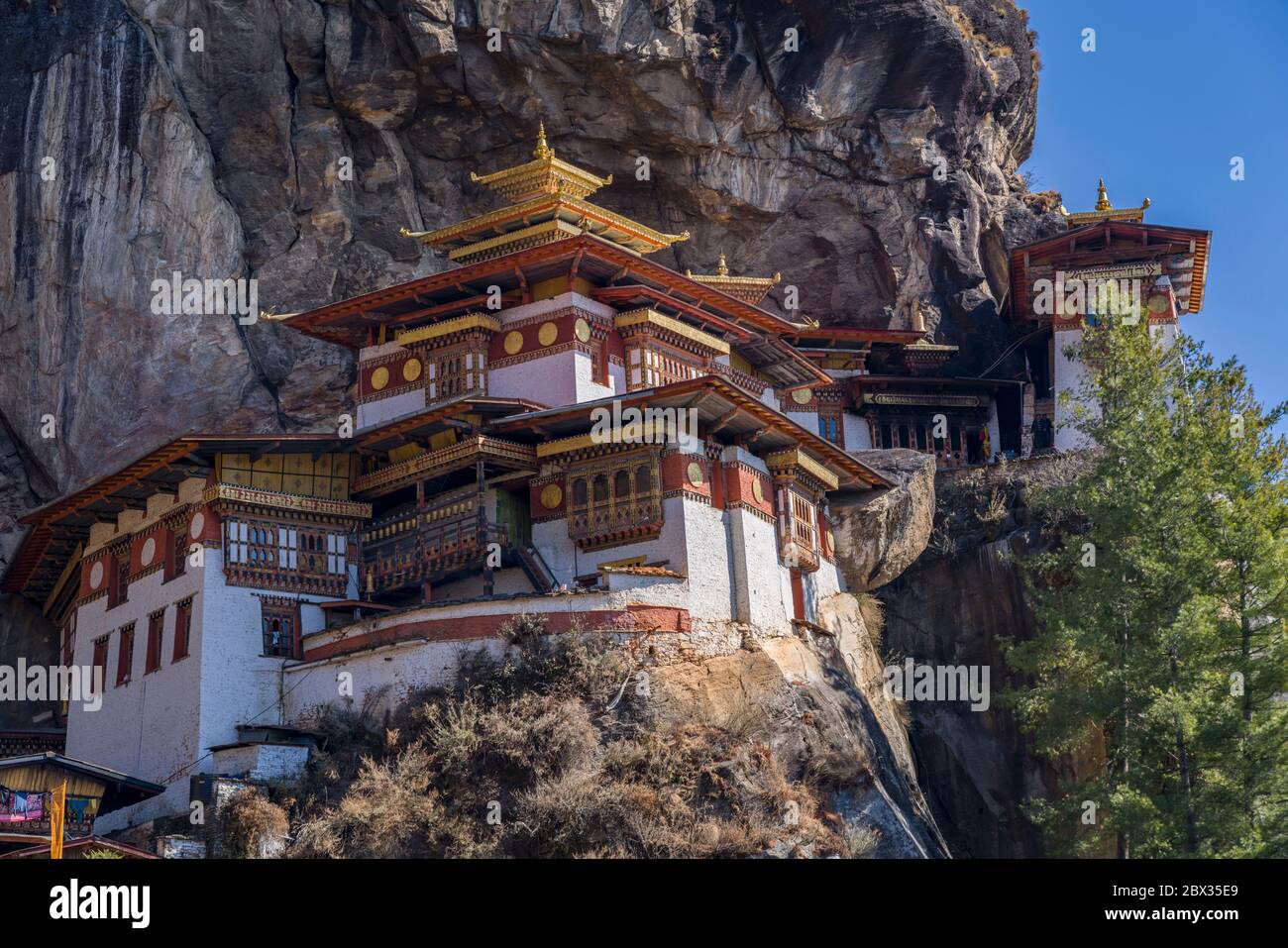 Taktsang Lhakhang ou Temple du Nest du tigre au Bhoutan. Banque D'Images