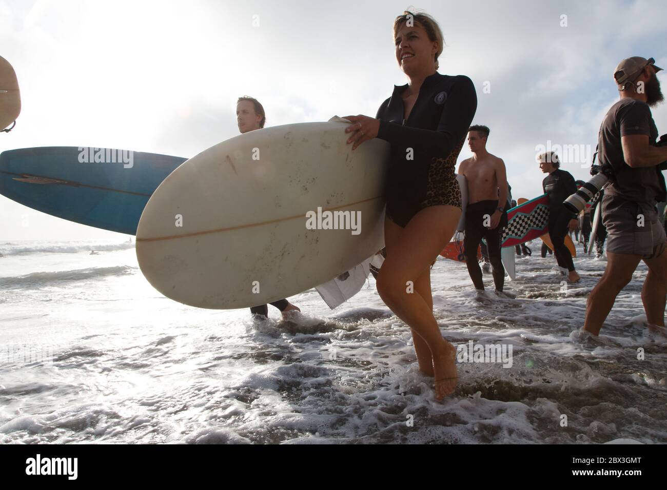 Une manifestation Black Lives Matter à Moonlight Beach à Encinitas, Californie. La manifestation a été précipitée par le meurtre de l'américain George Floyd. Banque D'Images