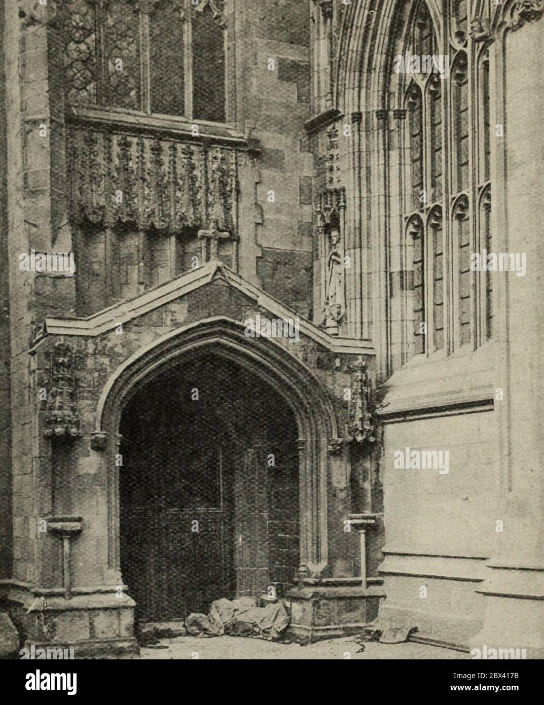 Le porche ouest de l'église Saint-Michel à Coventry, Angleterre, vers 1909 Banque D'Images