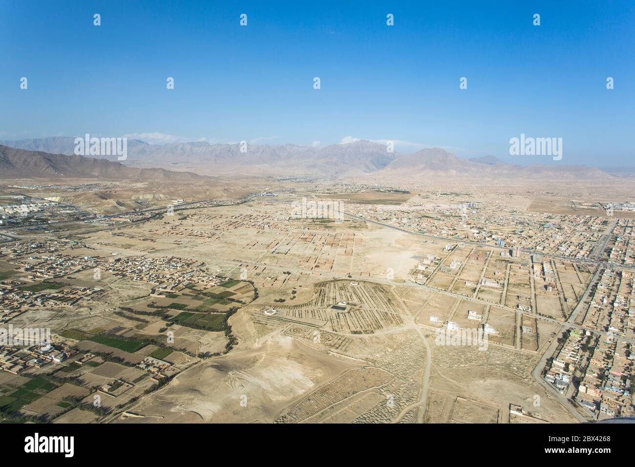 La zone désertique était utilisée pour le secteur résidentiel et la zone humide pour l'agriculture, Kaboul Afghanistan Banque D'Images